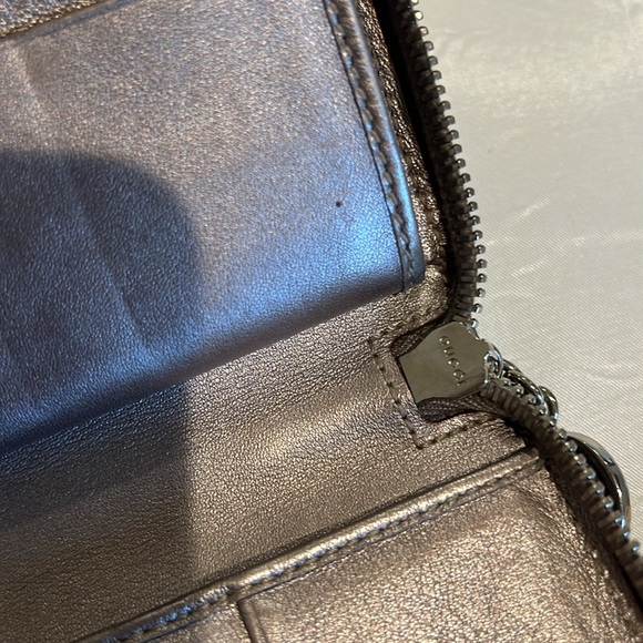 Metallic lavender Gucci large full zip wallet. - Picture 12 of 14